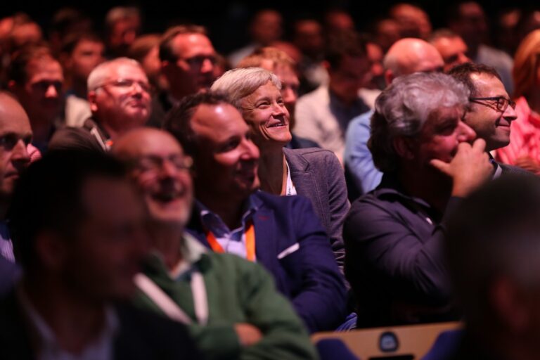 Comedy Redner, Betriebsfeier, Betriebsjubiläum oder Jubiläumsfeier Firmenfeier Firmenevent Unterhaltung